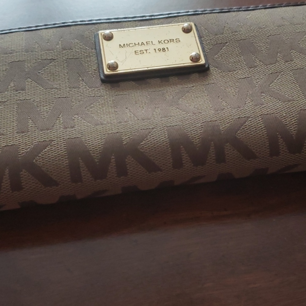 Michael Kors wallet - Picture 1 of 2